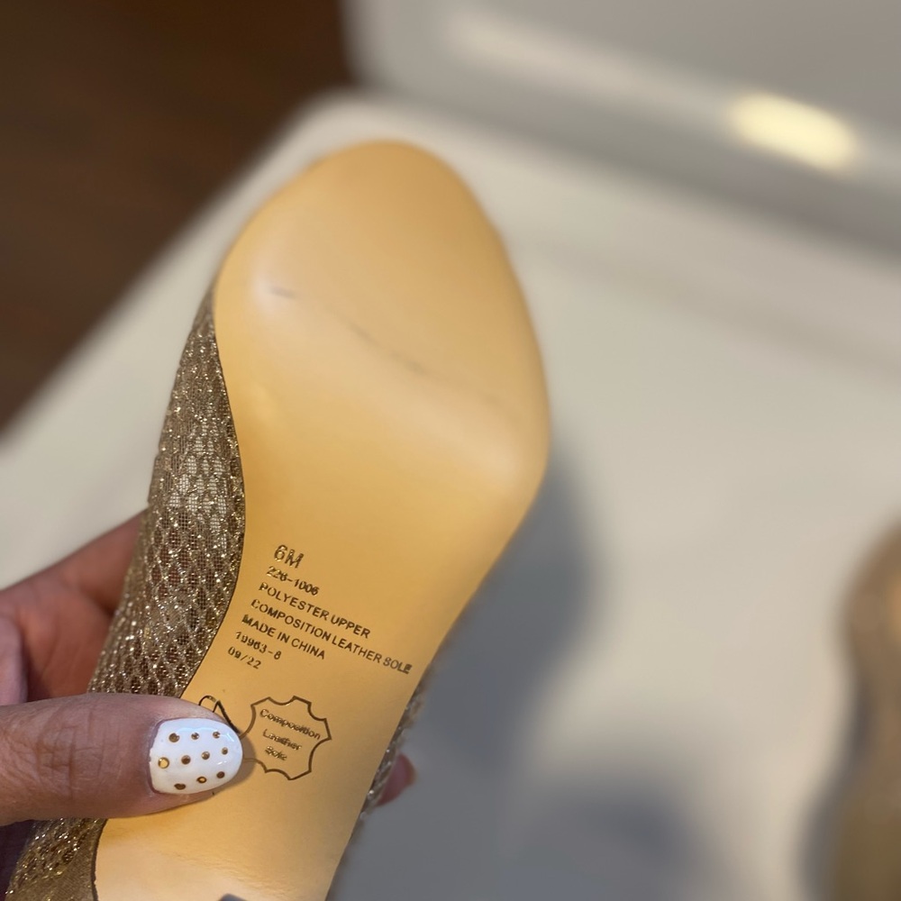 Classy I. Miller Elegant Gold Mesh Peep-Toe Heels, classic, vintage inspired - Picture 7 of 7